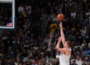 开云体育app-美国男篮碾压鹈鹕，约基奇送出助攻的简单介绍