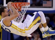 开云下载-德意志的节拍器，节奏掌控下的奥地利与卡马文加的攻防艺术