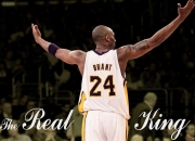 开云在线直播-欧冠淘汰赛之夜，詹姆斯如何用节奏掌控艺术带动全队