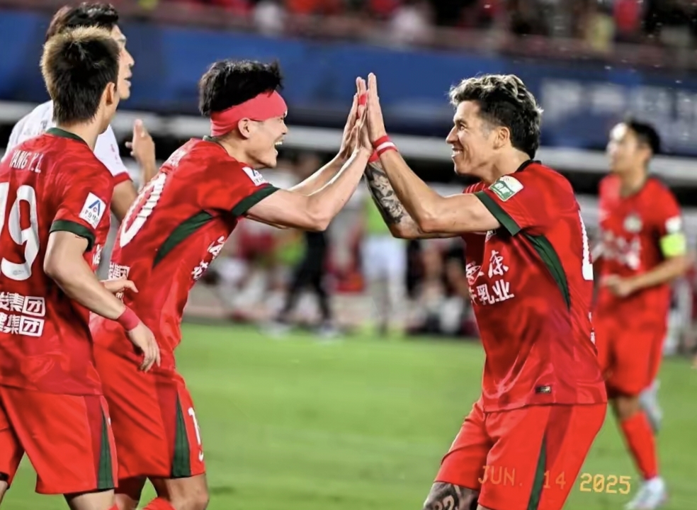 双方球队实力不相上下，胜负难分胜负