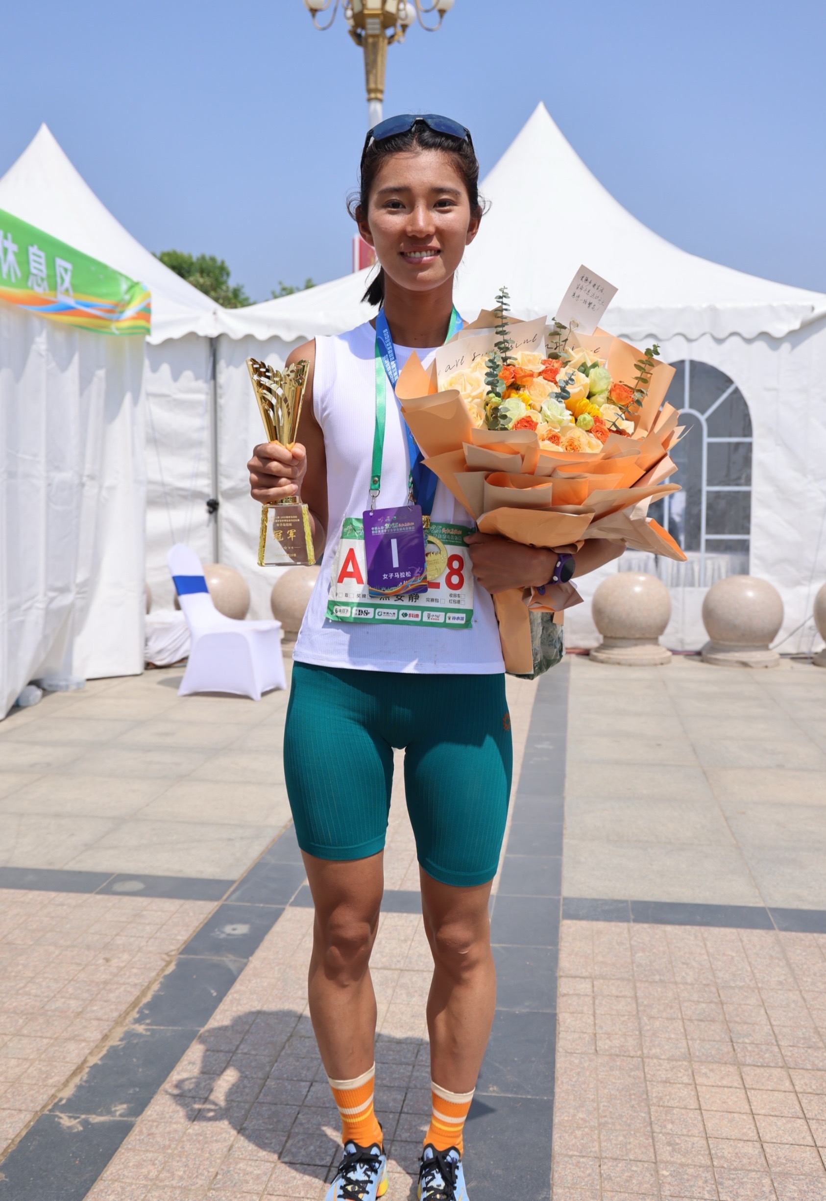 包含游泳女队再添金牌，壮志凌云的词条