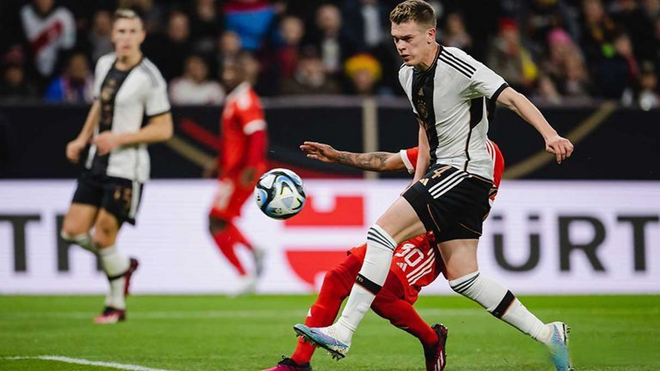 弗莱堡球员表现突出,成为德甲黑马球队的简单介绍 弗莱堡球员表现突出,成为德甲黑马球队的简单介绍