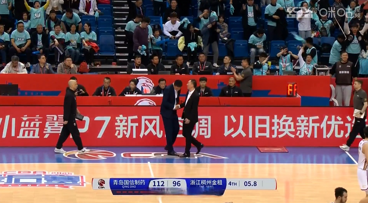 包含关键一球奠定胜局，球队取得关键三分的词条