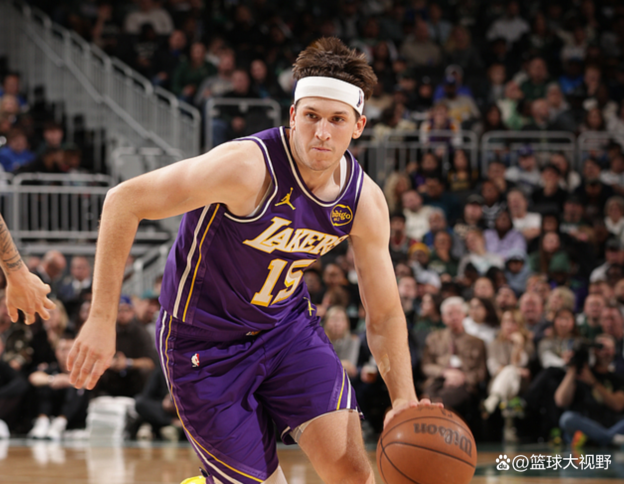 包含雄鹿B队力克黄蜂，艾顿惊艳世界的词条