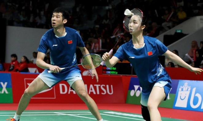 包含日本羽毛球队横扫泰国羽毛球队，谌龙统治全场的词条