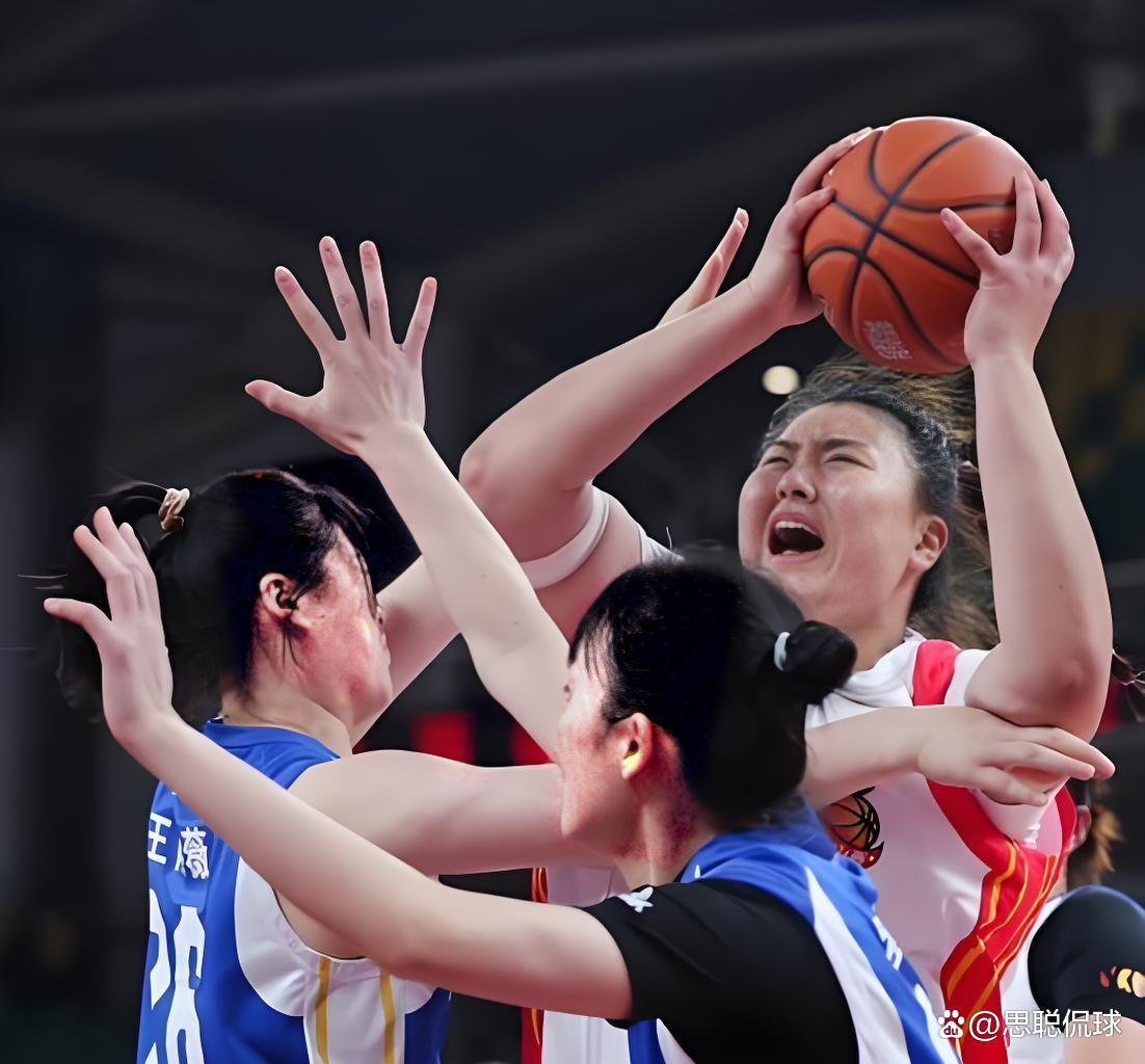 智利横扫塞维利亚，阿尔瓦雷斯三分雨点燃全场的简单介绍